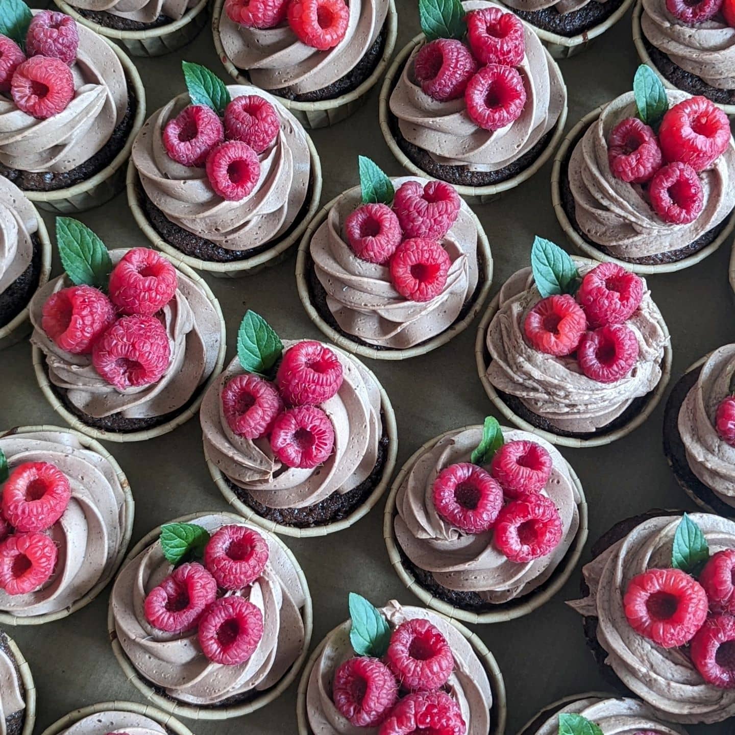 CHOCOLATE RASPBERRY CUPCAKES