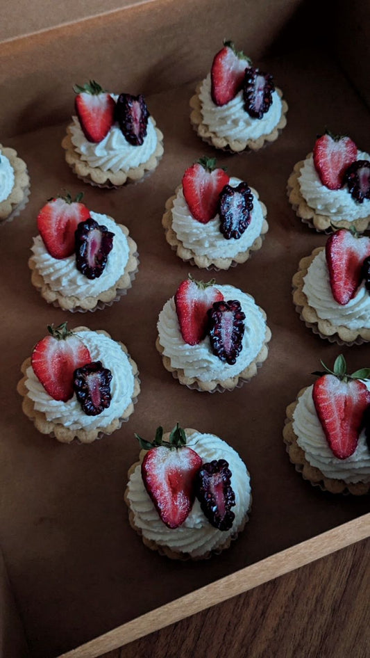 KORZINKI {MINI BERRIES N CREAM TARTS}