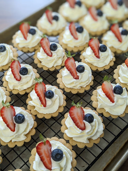 KORZINKI {MINI BERRIES N CREAM TARTS}