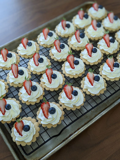 KORZINKI {MINI BERRIES N CREAM TARTS}